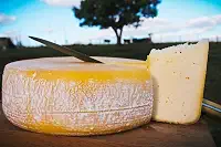 Queijo Minas Artesanal Meia Cura, 20 dias de Maturação, Semi-Duro, Produzido na região da Serra da Canastra - 1kg