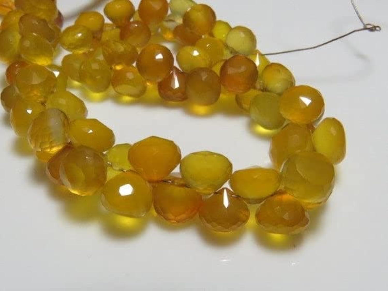 Calcédoine jaune naturelle pour offrir un bijou chargé de lumière et d'optimisme
