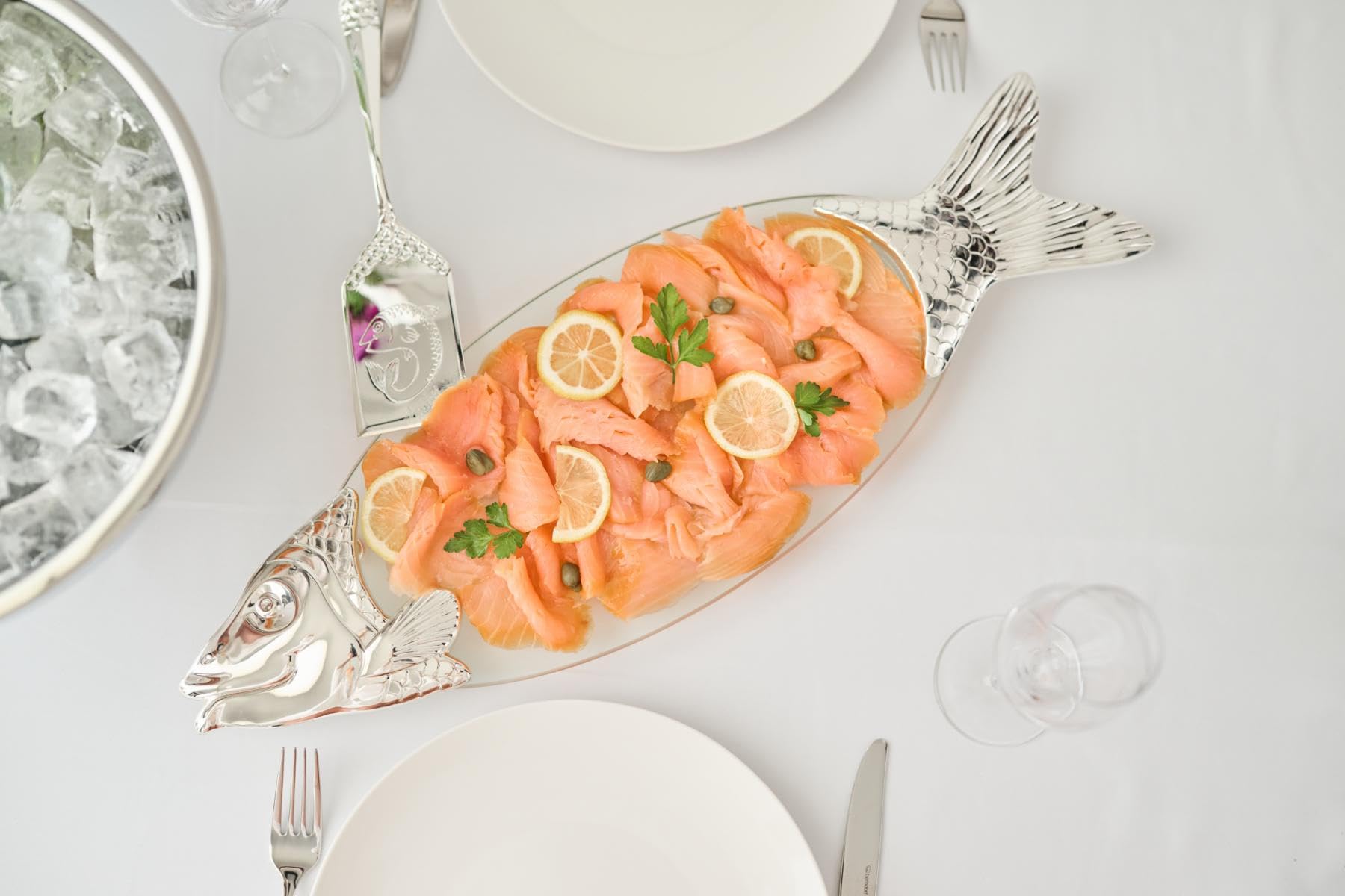 EDZARD Talerz na ryby Salmon (L 58 cm) z podnośnikiem, szkło, elementy metalowe posrebrzane i zabezpieczone przed matowieniem - talerz, taca, półmisek do serwowania ryb - naczynia, zestaw talerzy do