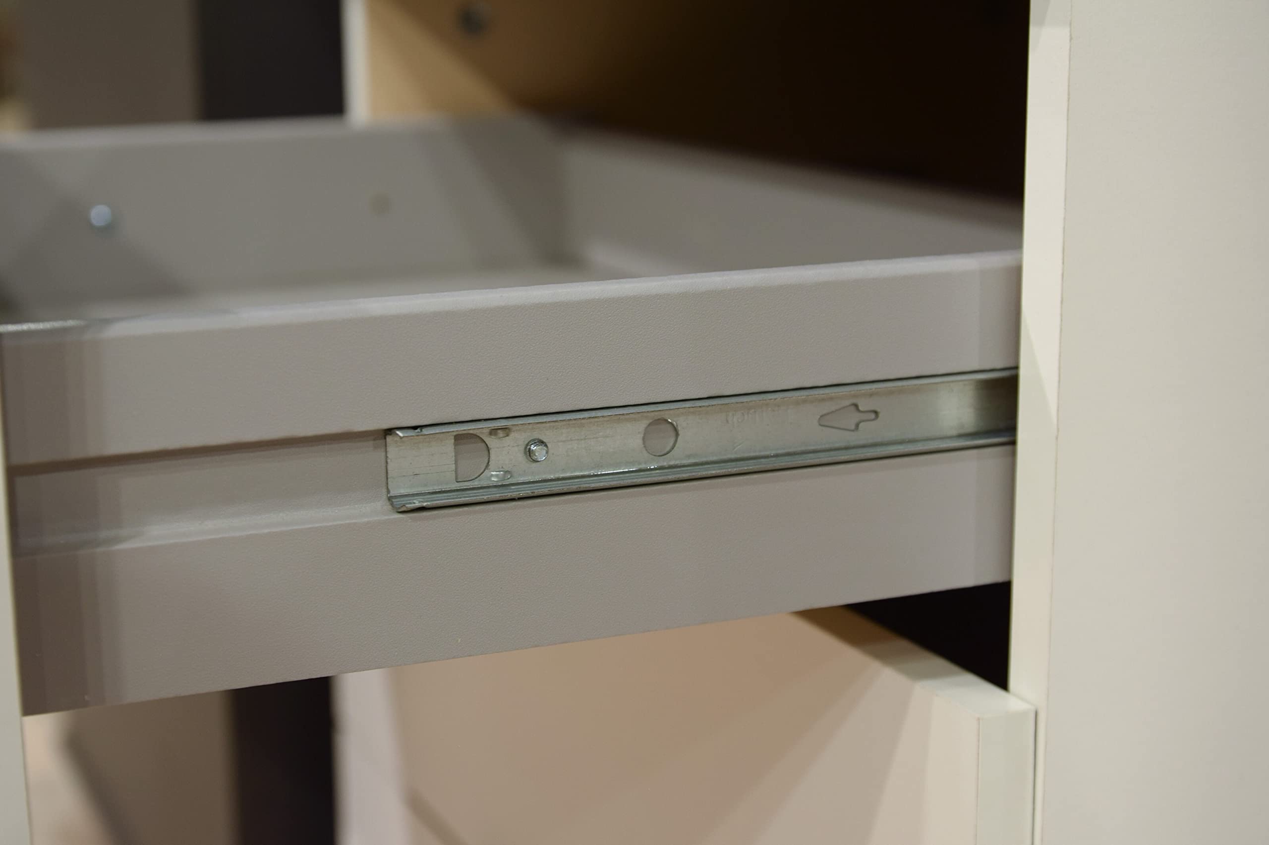 möbelando Kleiderschrank CINDY2 139x199x58 cm Weiss Rose