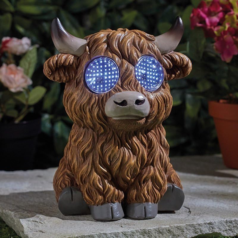 Smart Solar Highland Cow Garden Ornament with Solar Powered LED Blinking Eyes, Brown Resin, 19cm, Weather Resistant