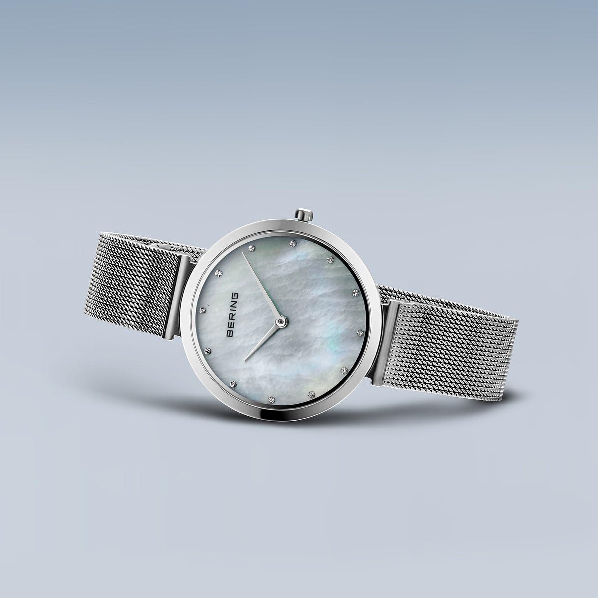 Bering 18132-Charity1 - Reloj de Pulsera para Mujer de Cuarzo, Caja de Acero Inoxidable Azul de 32 mm y Esfera Azul, Correa de Malla milanesa, Cristal de Zafiro, 3 ATM, Plateado, 18132-004