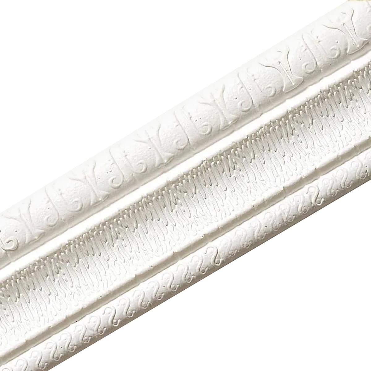 Plinthe murale 3D pour cacher les imperfections : moulure adhésive blanche