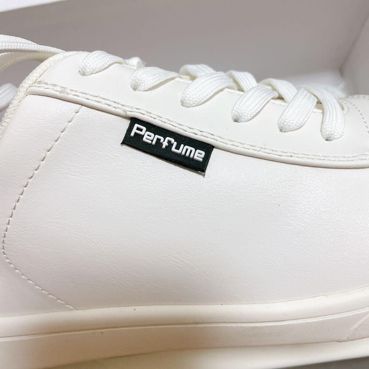 Amazon.co.jp: Perfume closet スニーカー ホワイト 25cm : ファッション