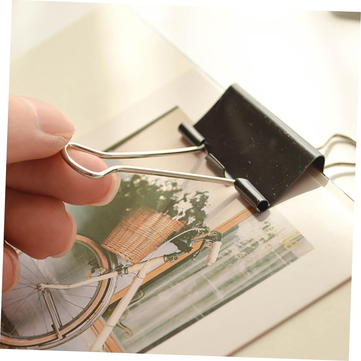 60kawałki Małe Spinacze Biurkowe Binder Clips Wytrzymałe Spinacze Do Papieru Do Biura Szkoły i Domu Nowoczesny Design Efektywne Zarządzanie Dokumentami