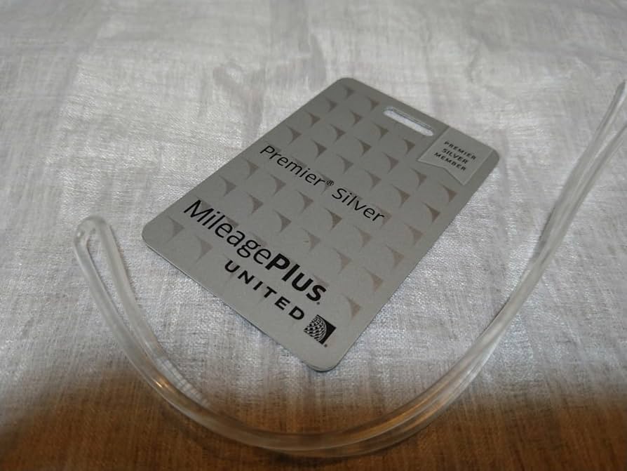 ユナイテッド航空UA プレミア 1Ｋ　バゲージタグ 2024年はデザイン一新！ユナイテッド航空からプレミアゴールドの