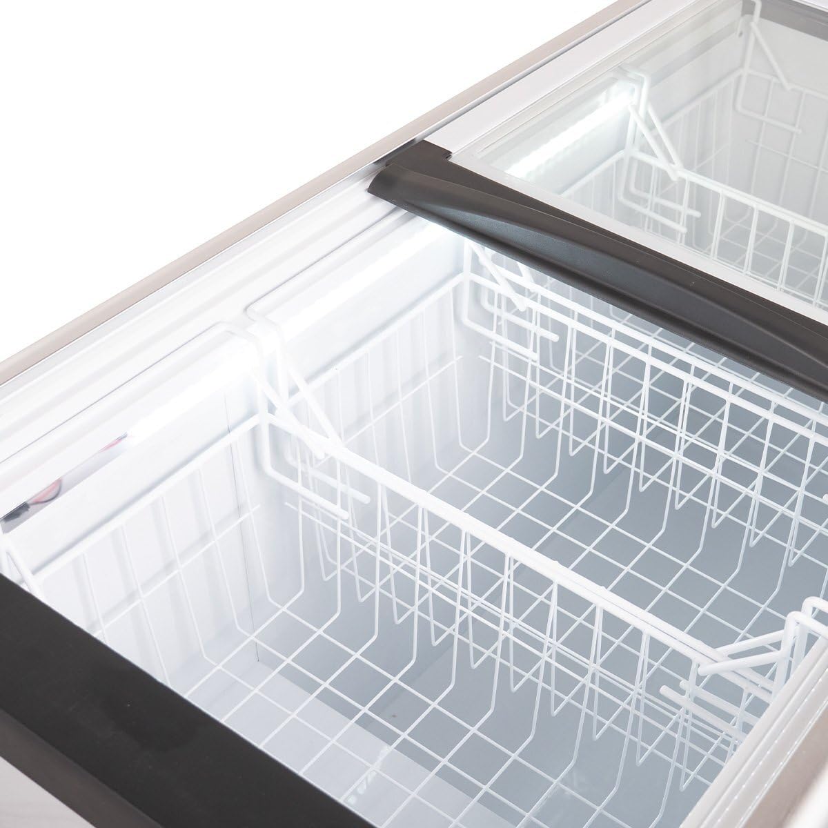 GastroHero Gefriertruhe ECO 450 I Tiefkühltruhe groß 355L I Tiefkühltruhe mit Glasschiebedeckel I Kühltruhe abschließbar I Gefrierschrank