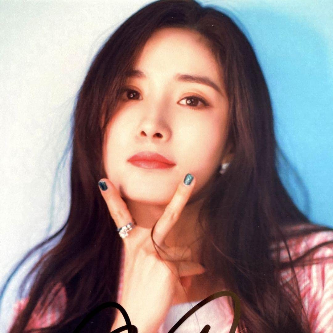 ヤン・ミー直筆サイン入り2Lサイズ写真…Yang Mi…中国有名女優‥ ヤン・ミー直筆サイン入り2Lサイズ写真…Yang Mi…中国有名女優