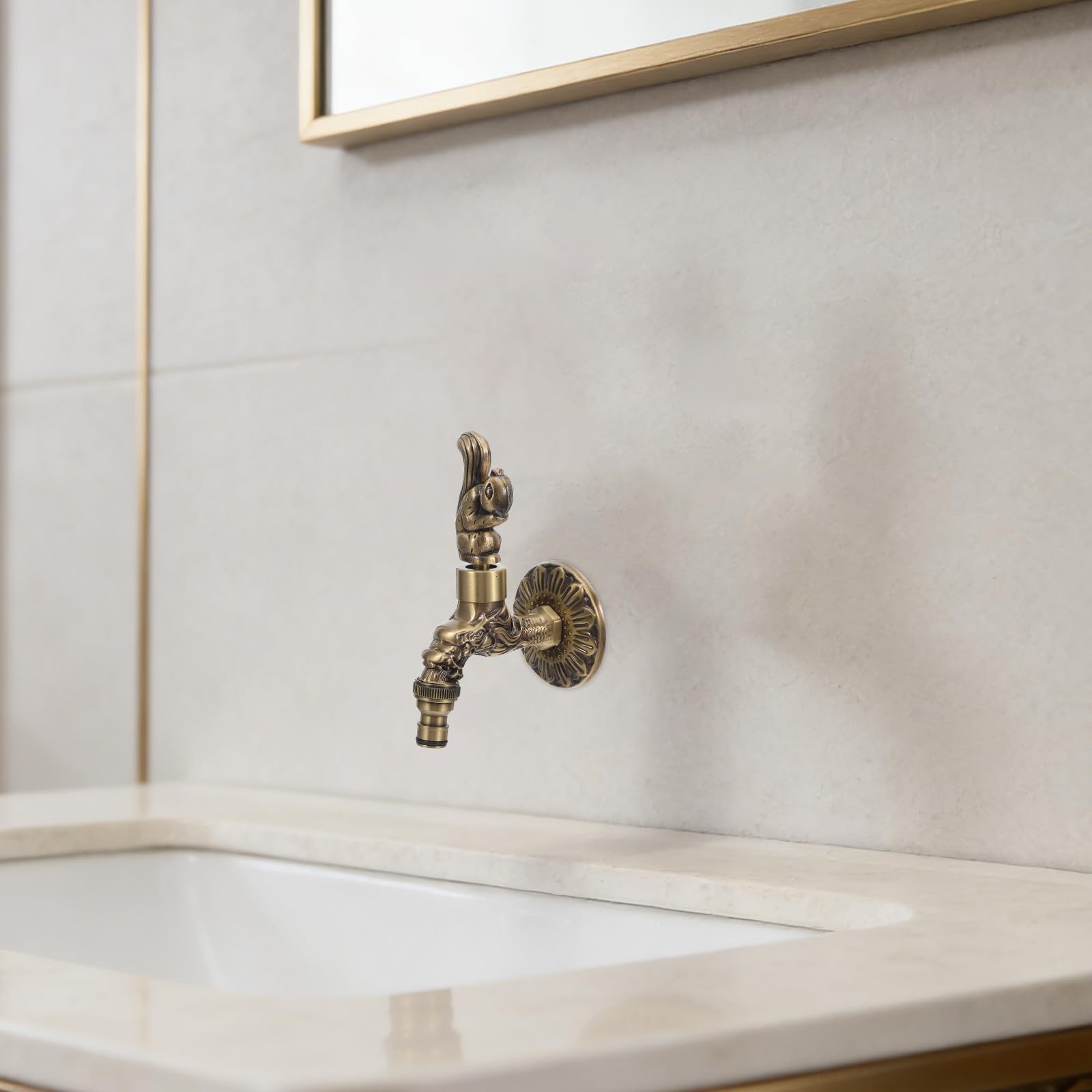Retro Wasserhahn aus Messing mit Geschnitztem Design Einhebel Kaltwasserarmatur für Küche und Badezimmer Korrosionsfrei und Vielseitig Kompatibel