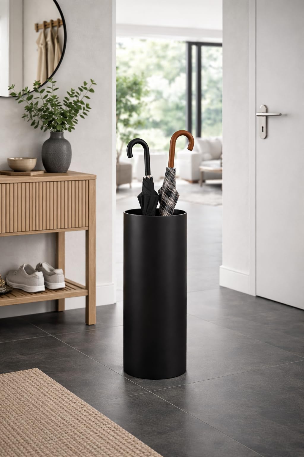 Schirmständer mit modernem Design aus Metall, rund schwarz, für Heim und Büro, Design-Ständer, 2 Haken, 2x Wasserauffangschale herausnehmbar, 49cm hoch, 19cm Durchmesser, Regenschirmständer