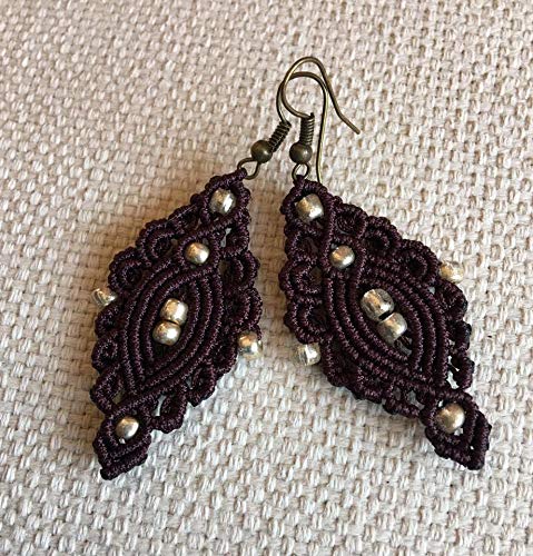 Pendientes macramé marrón chocolate con cuentas doradas hechos a mano Son muy ligeros