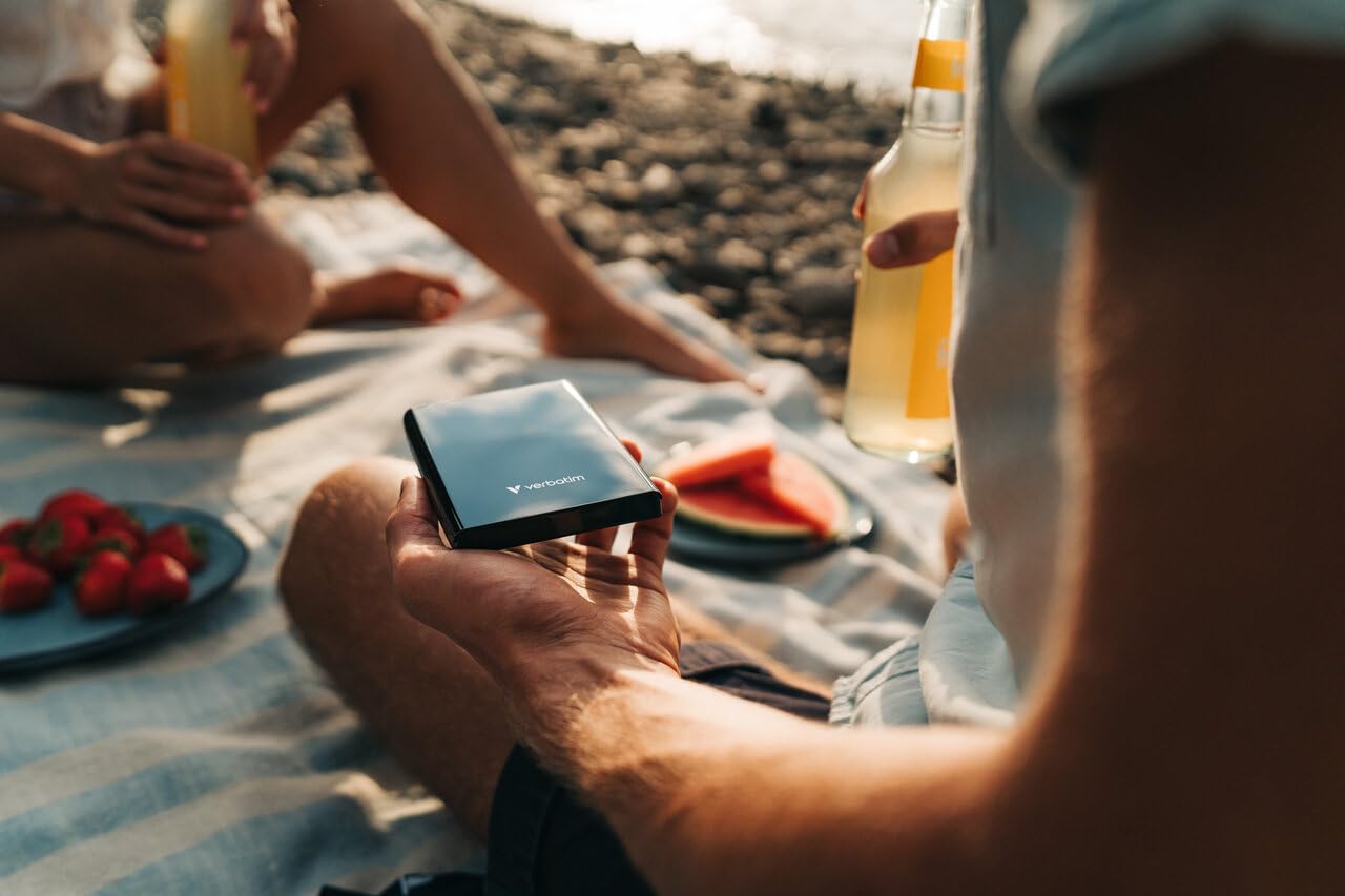 Verbatim Store 'n' Go Slim Portable SSD 2 TB, USB 3.2 Gen 1 SSD, fino a 5 Gbps con porta USB-C e adattatore, software di backup Nero, compatto, leggero e affidabile per Mac, PC, nero