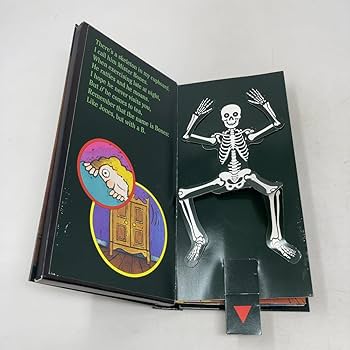 Skeleton in the Cupboard （David Pelham） Skeleton in the Cupboard: Pelham, David: 9780525460855