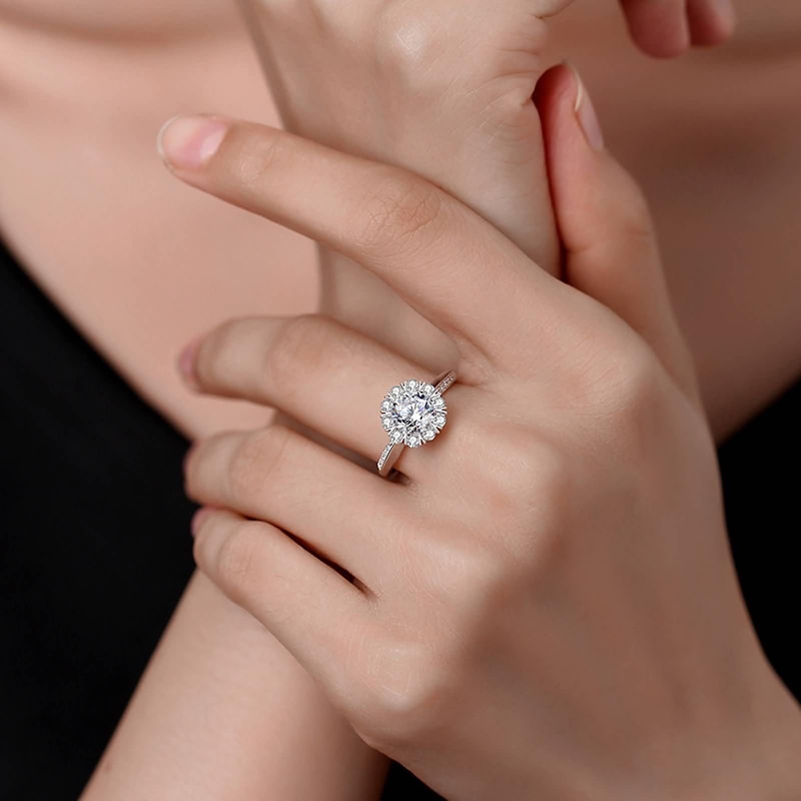 Anello di fidanzamento da donna, delicato e sottile, elegante anello con fiore di moissanite rotondo 1 carati, in argento bianco 18 carati, misura 47 (15,0)