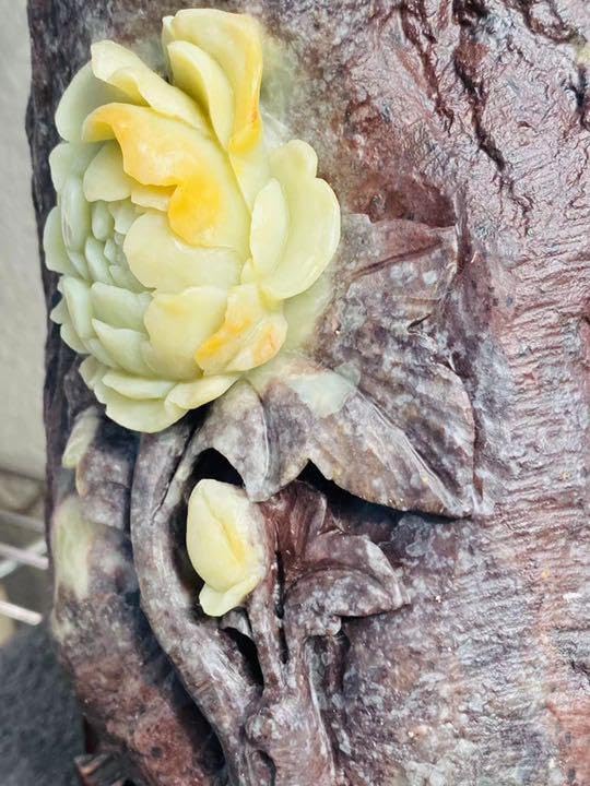青田石　フラワー彫刻　2490g 博物館から流出　最高品質な青田石アート 青田石 フラワー彫刻 2490g 博物館から流出 最高品質な青田石アート