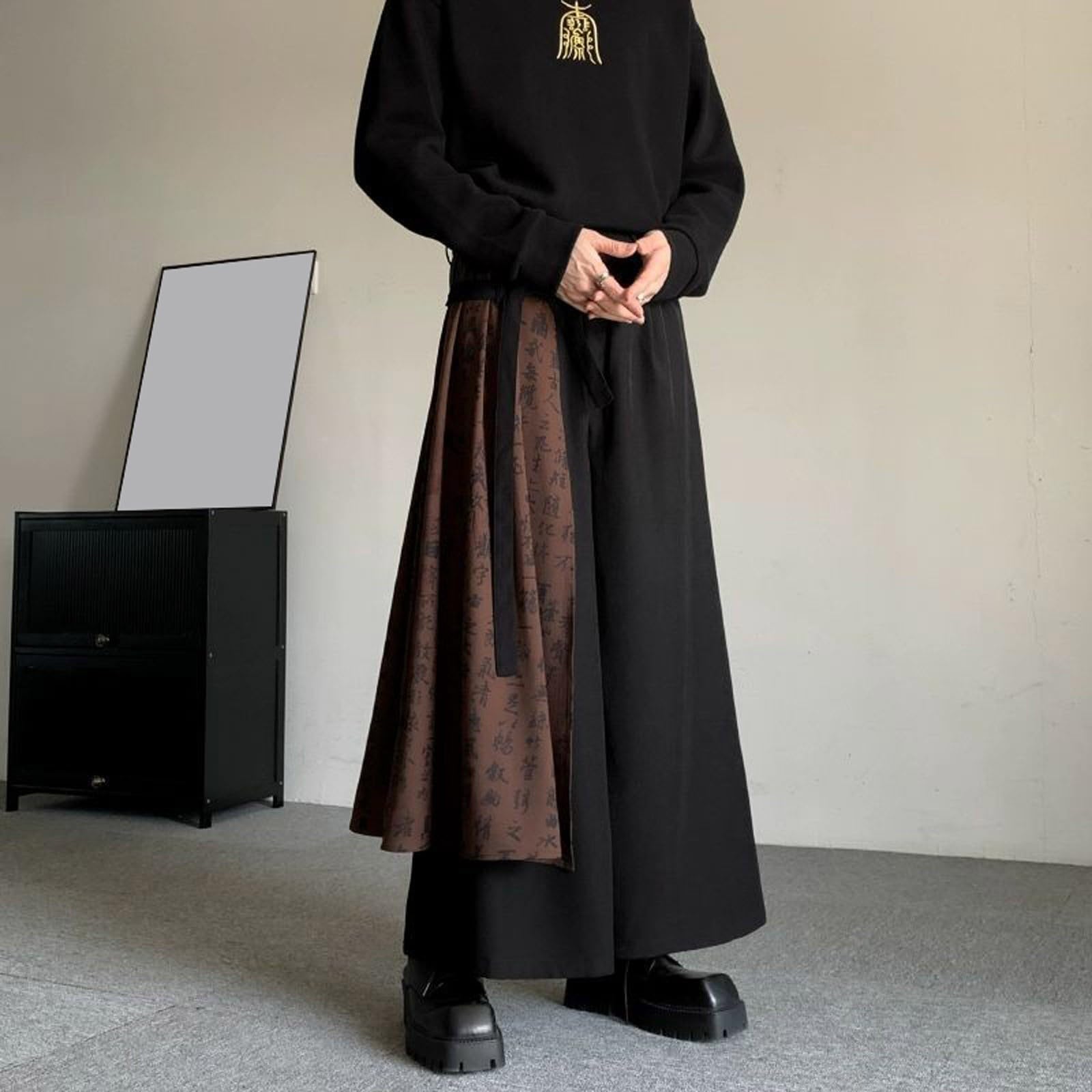 Kimono Uomo Kendo Samurai Gonna Orlo Irregolare Kilt Stile Giapponese Samurai Hakama Gonna Grandi Taglie Pantaloni Da Uomo Tradizionale Tinta Unita Samurai Vestito Casuale Sciolto