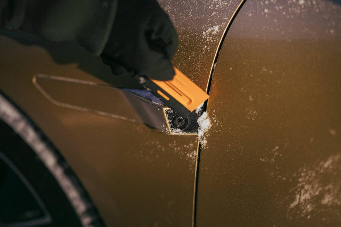 Fiskars Plus Spazzola e Raschietto per Ghiaccio 76 cm Doppie Setole Bordo Duro e Morbido Parti Sostituibili
