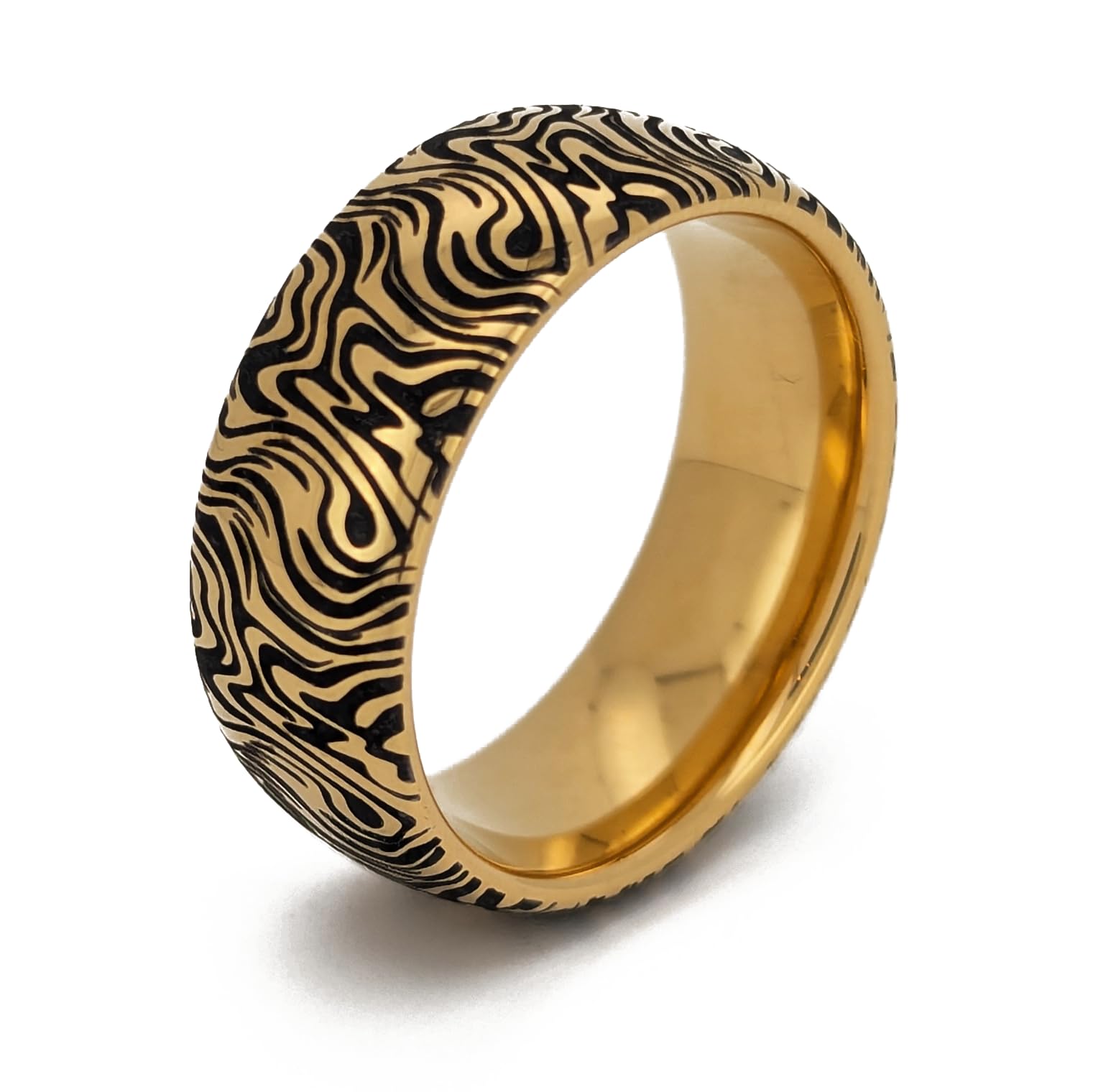 HoloRing Gold Wolframring mit Schwarzer Gravur – 8mm Breiter Ring im Mokume-Gane-Stil für Damen und Herren – Ehering, Verlobungsring oder Partnerring – Größen 49–69 – Individuelle Innengravur möglich