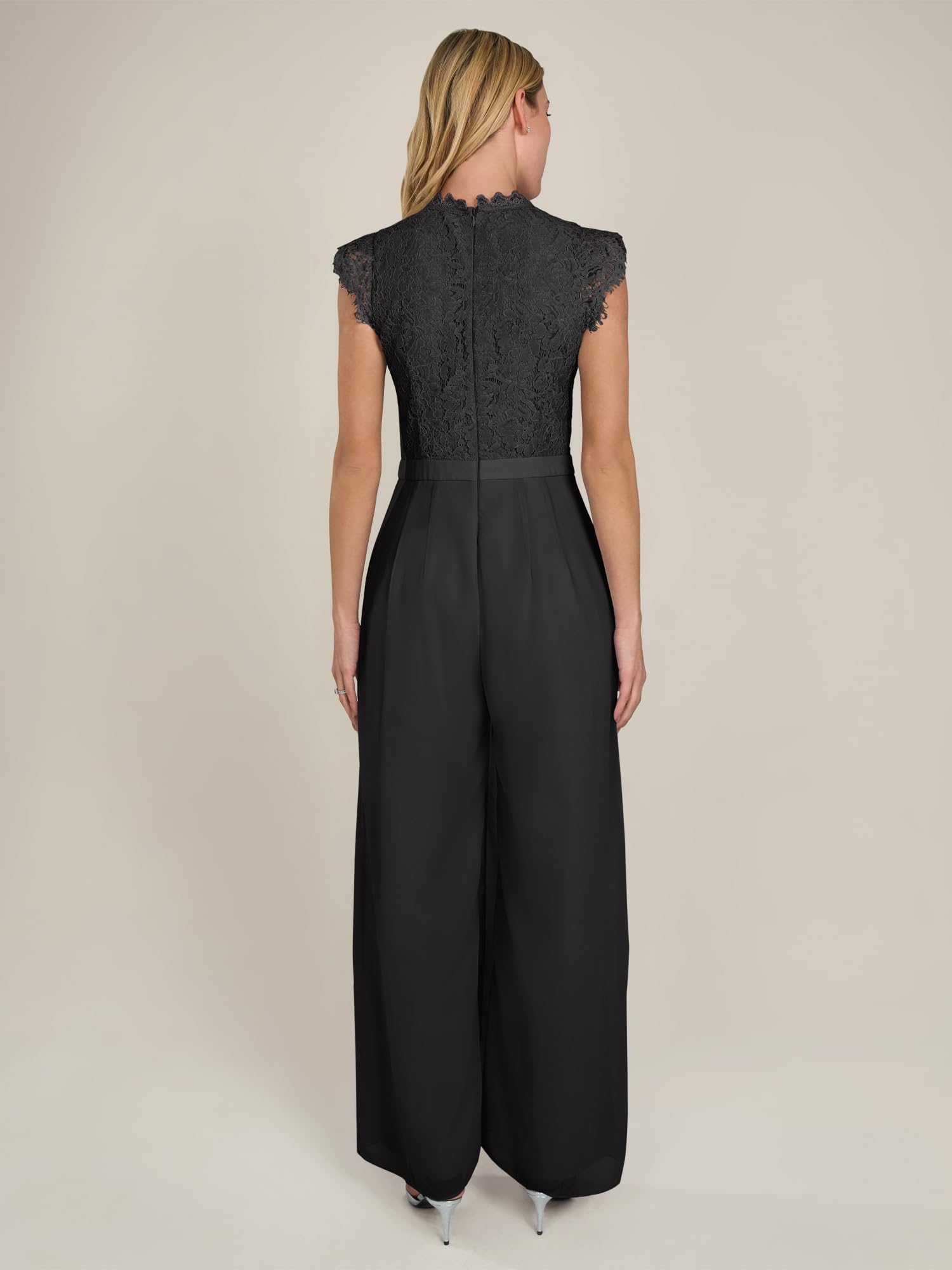 APART Overall mit Spitzenoberteil und aus hochwertigem Material,