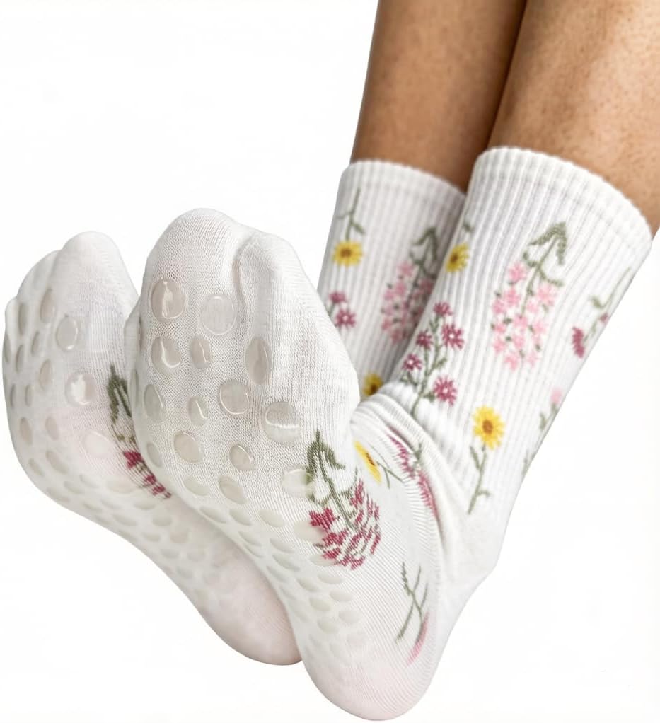 Cute Pilates Socks for Women Preppy Crew Grip Socks for Barre Dance