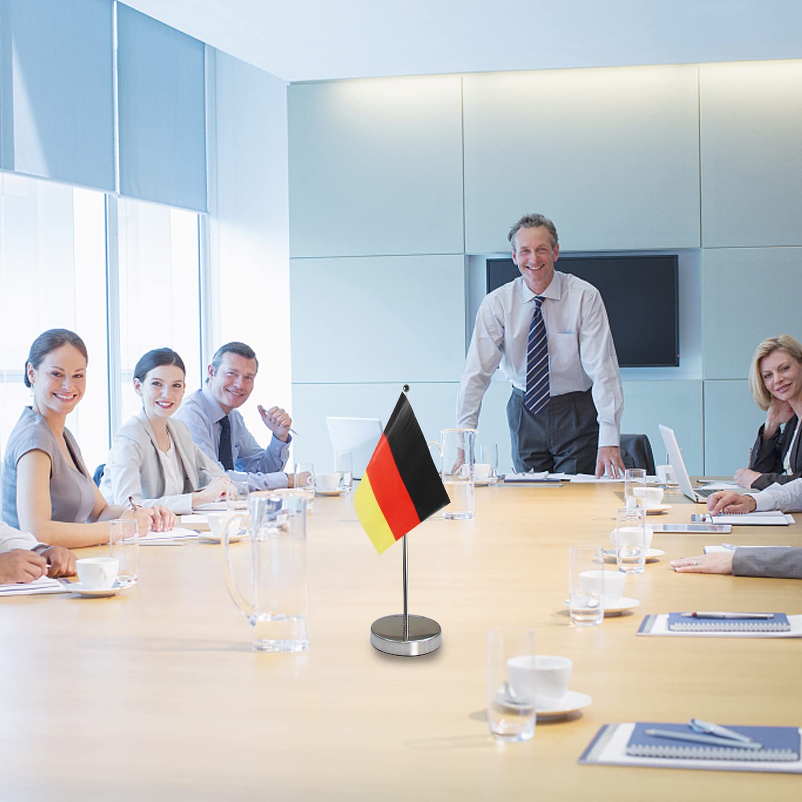 Tischflagge Deutsches 9 "x 6" - Deutsche Schreibtisch Flagge Enthält Fahnenmast und Untersätzen