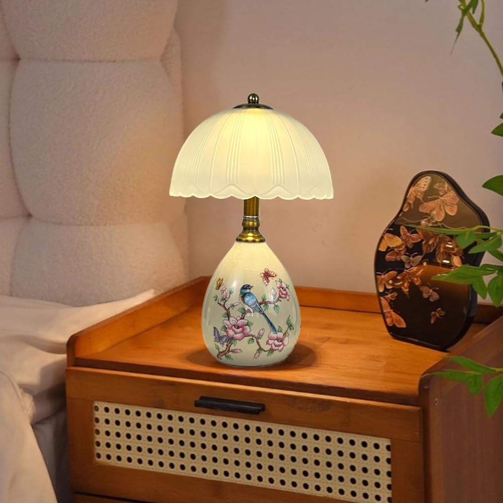 XINYASEE Vintage bemalte Keramik-Tischlampe mit Vogel- und Blumenmuster, Retro-Nachttischlampe mit mattiertem Glasschirm für Schlafzimmer, Wohnzimmer, Büro (erhältlich in Beige, Grün, Rosa) (Beige)