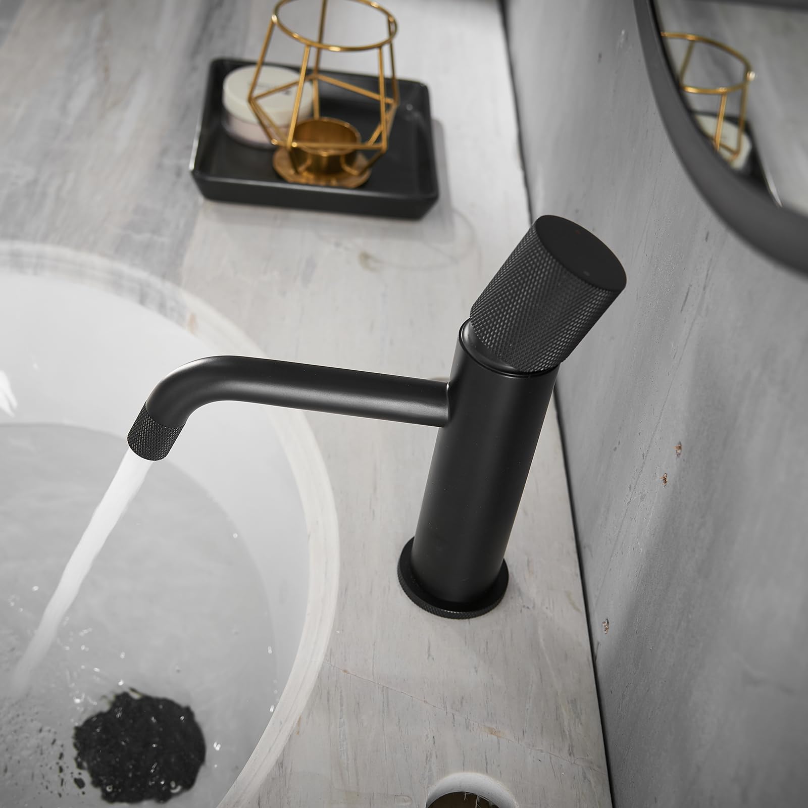 Robinet de lavabo mélangeur noir design contemporain de salle de bains