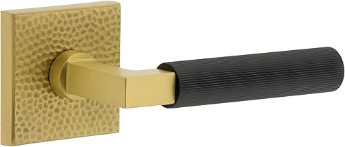 Viaggio Quadrato - Roseta martillada de latón satinado con palanca acanalada Contempo negro satinado