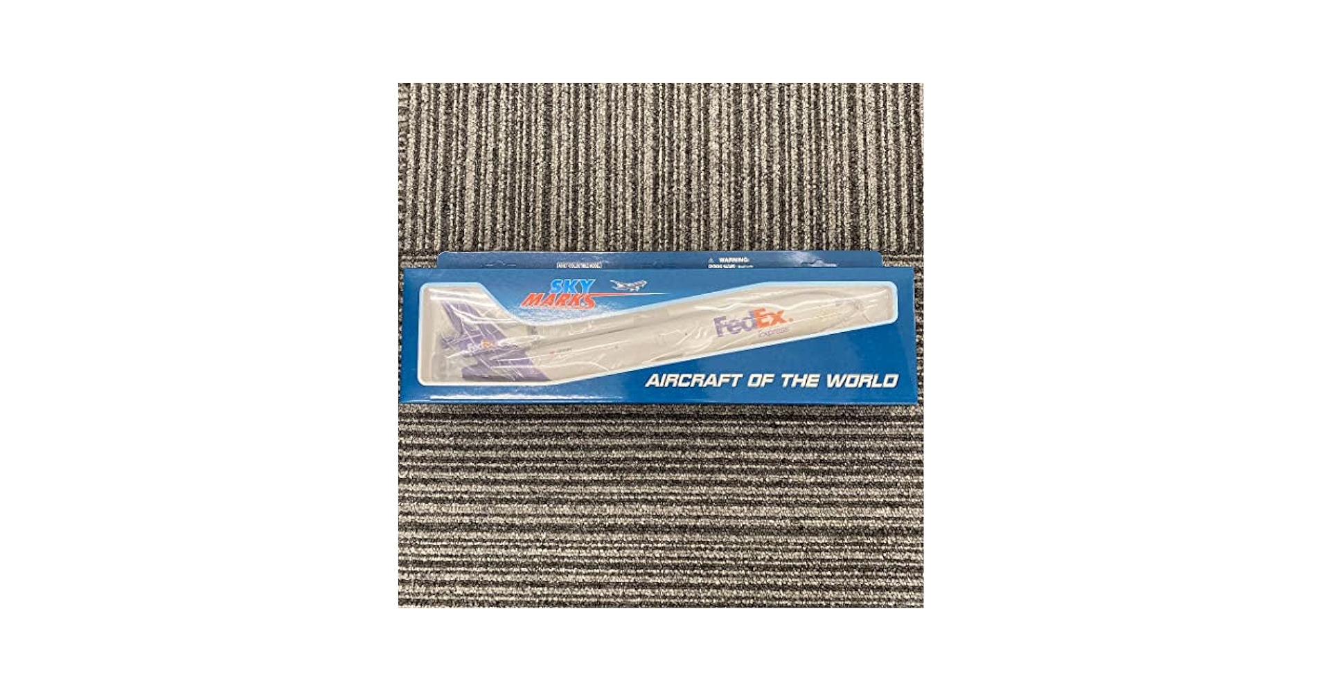 【新品マクドネル・ダグラス MD-11F FedEx 1/200 スカイマークス Amazon.com: Daron Skymarks Fedex Md-11 (1/200 Scale) : Arts