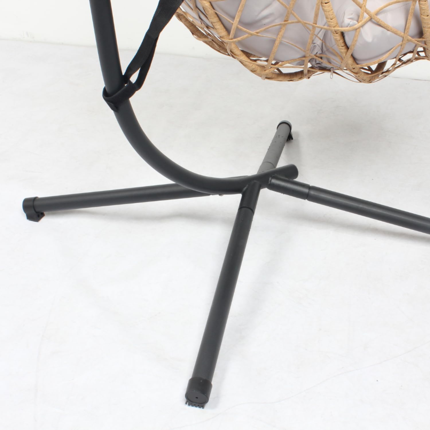 CONCEPT USINE | Fauteuil Suspendu avec Support en Résine Tressée | Design CUZCO Rotin Naturel | Structure Acier Robuste | Coussins Déperlants & Amovibles | Balançoire 1 Place | Intérieur & Extérieur