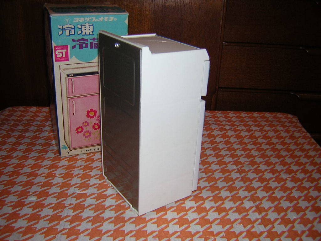 昭和レトロ　冷蔵庫　玩具 Amazon.co.jp: 昭和レトロ 冷蔵庫 ままごと おもちゃ 文具