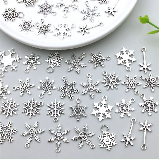 8 Snowflake Charms – Golden Pewter Christmas Xmas Pendant Charms 28x21mm