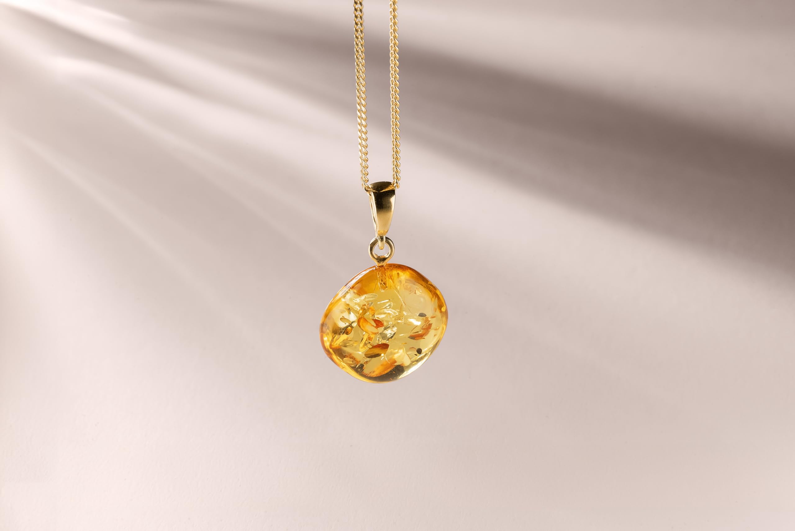 Colgante de ámbar báltico natural para mujer, collar de gota de coñac con cadena de plata de ley chapada en oro, ligero regalo de joyería de 18 pulgadas para el día a día, Medio