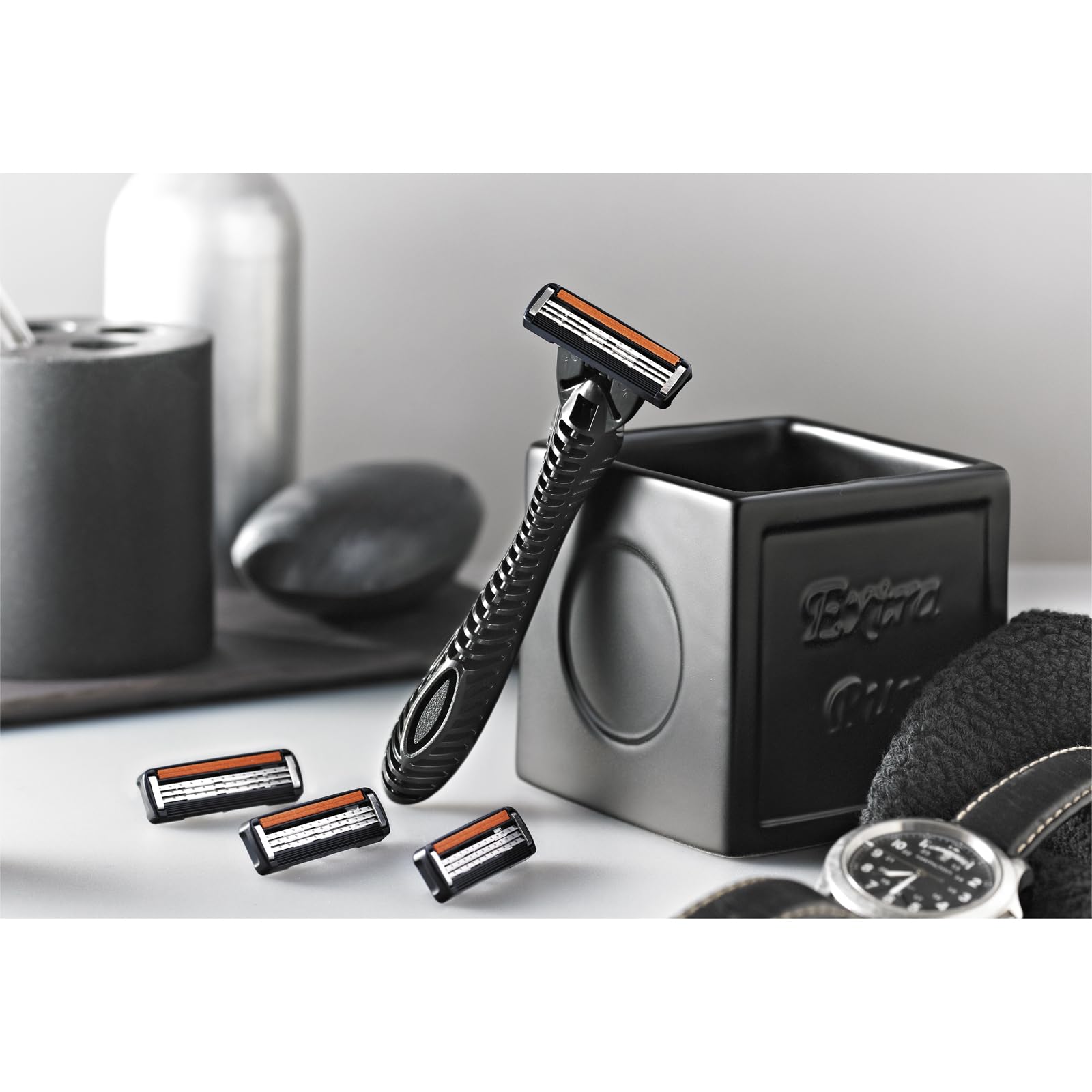 BIC 4 Flex Rasoi Usa e Getta Uomo con Barra Protettiva in Gomma e Banda Emolliente - Confezione da 8