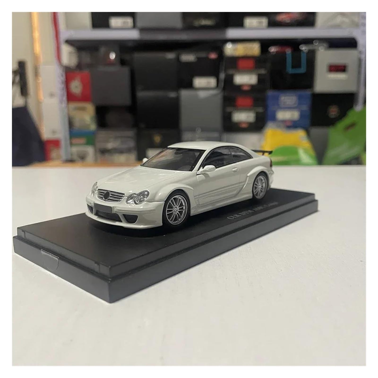 Metallo Scala Replica Collezione modelli di auto in lega pressofusa statica Clk Dtm Coupe C209 in scala 1 43 decorazioni per la casa Hobby Veicoli Giochi Set