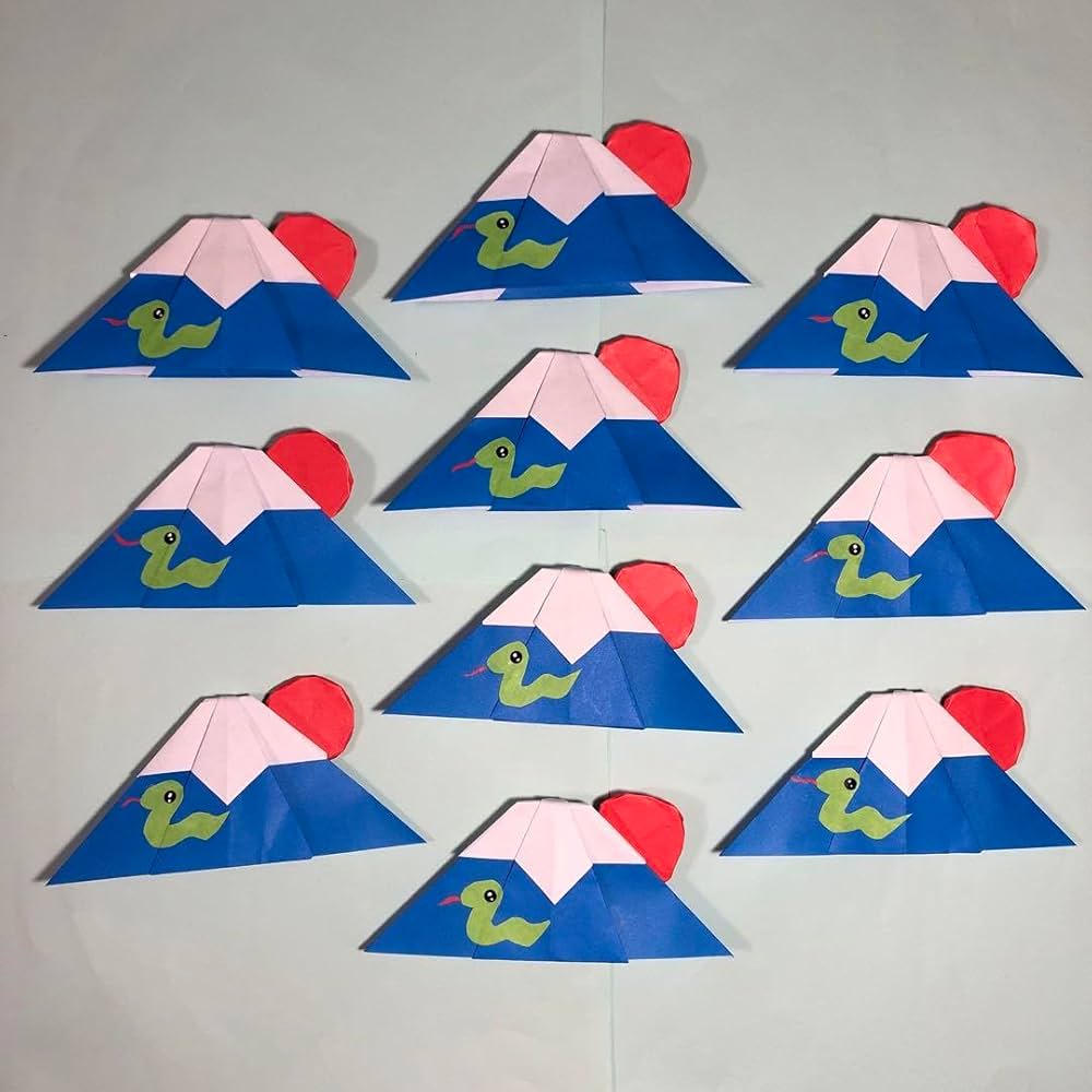 ハンドメイド折り紙　製作パーツ　壁面飾り　お正月　干支　富士山とへびさん ハンドメイド折り紙 製作パーツ 壁面飾り お正月 干支 富士山と