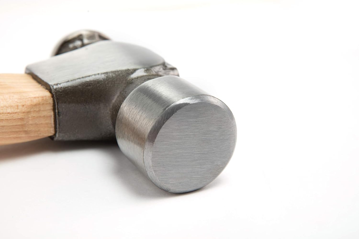 Tор Rаtеd SATA Hickory Handle 2lb Ball Peen Hammer with Forged Steel Head and Green Nonslip Contoured Handle - ST92314SC