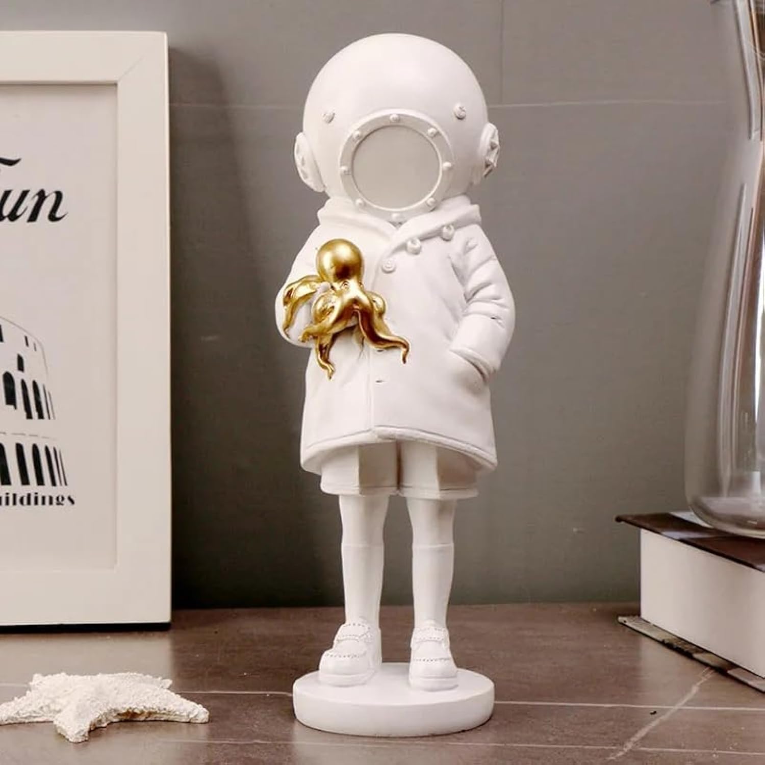 Resin Deep Sea Diver Figurine Banksy Girl Statue Graffiti Street Modern Creative Art Figurine Sculpture Desktop Craft Living Room Decor