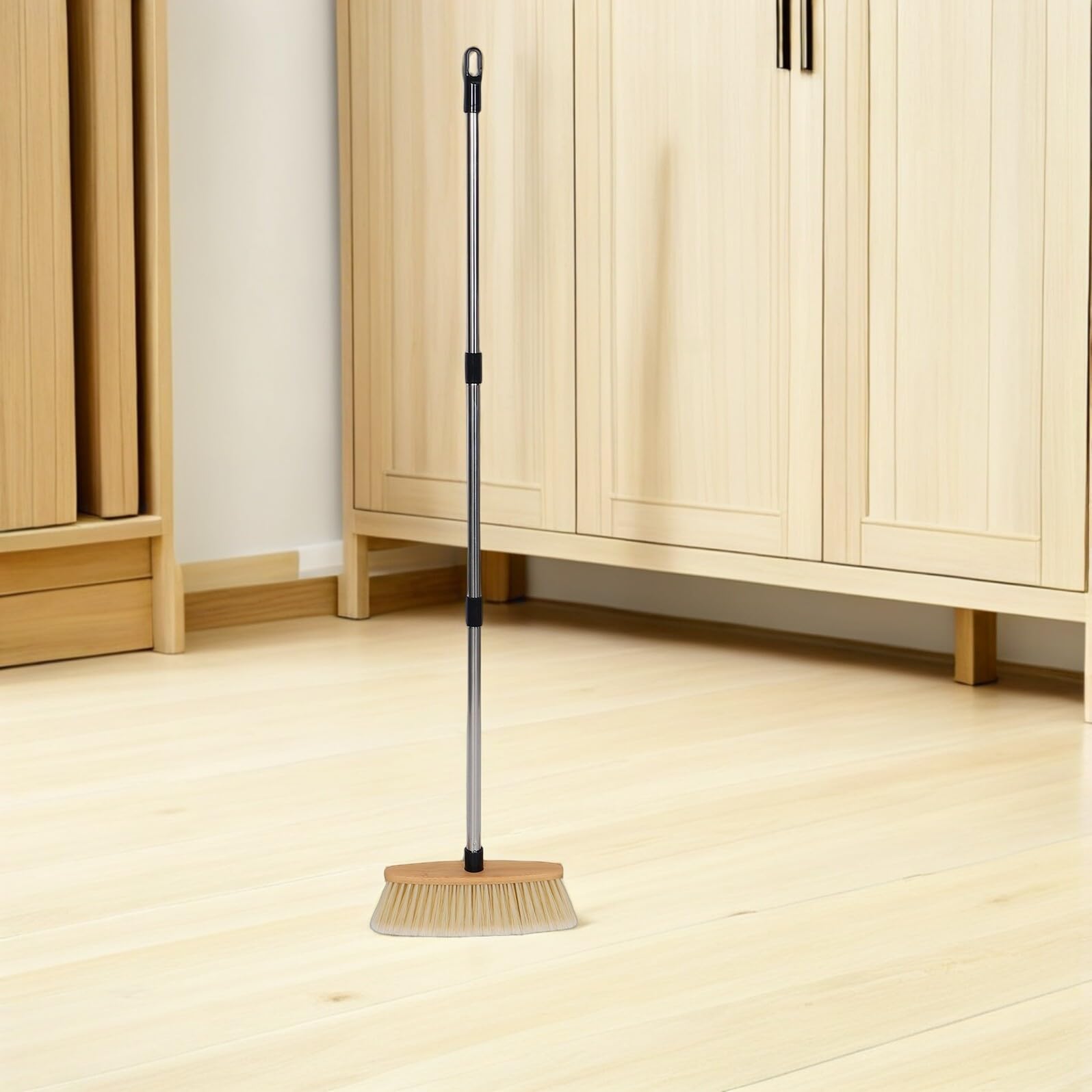 GARVALON Scopa in Legno con Manico in Acciaio Resistente Setole Dure per Pulizia Patio Giardino Pavimenti in Legno e Tappeti Ergonomica e Robusta per Uso Esterno e Interno