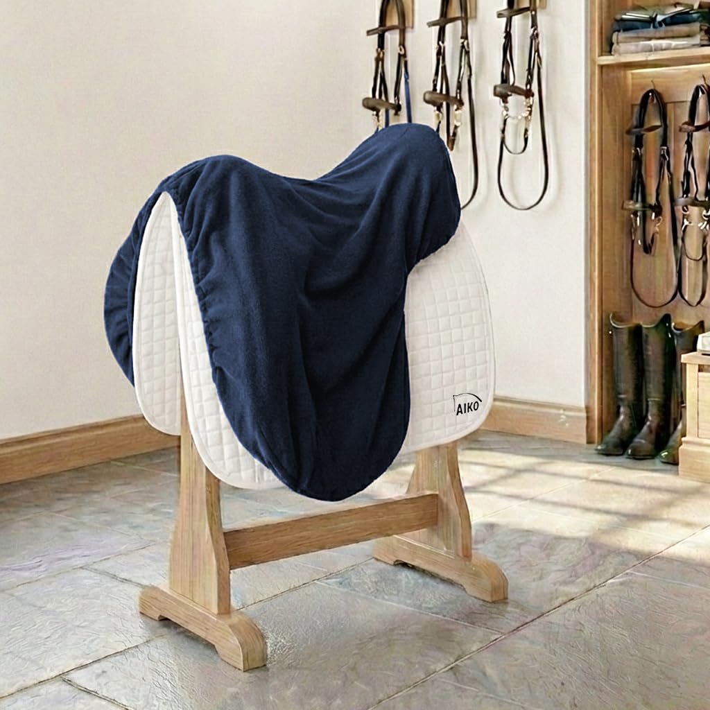 AIKO Sattelschoner Navy – atmungsaktiver Sattelschutz aus Fleece, waschbar, elastische Passform, Schutz für Dressur-, Spring- & Vielseitigkeitssättel