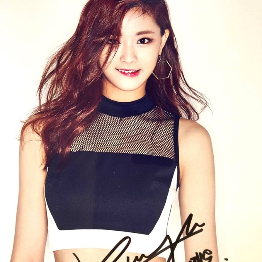 ツウィ…直筆サイン入り超大型写真…TZUYU…TWICE Amazon.co.jp: ツウィ直筆サイン入り超大型写真…Tzuyu…TWICE‥⑪ : おもちゃ