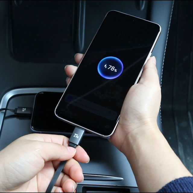 ZKJAYOE Hub USB 4 In 1 Per Tesla Model Y (2021-2024) E Model 3 (2021-2023) – Cavo Retrattile, LED Logo E Carica Rapida