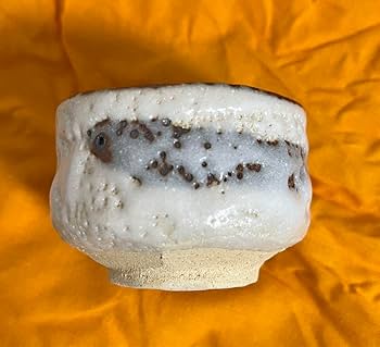 訳あり特化★まぼろしの1品★瀬戸焼　加藤春光 二代目 卵ぼかし 菊蝶蓋物 訳あり特化☆まぼろしの1品☆瀬戸焼 加藤春光 二代目