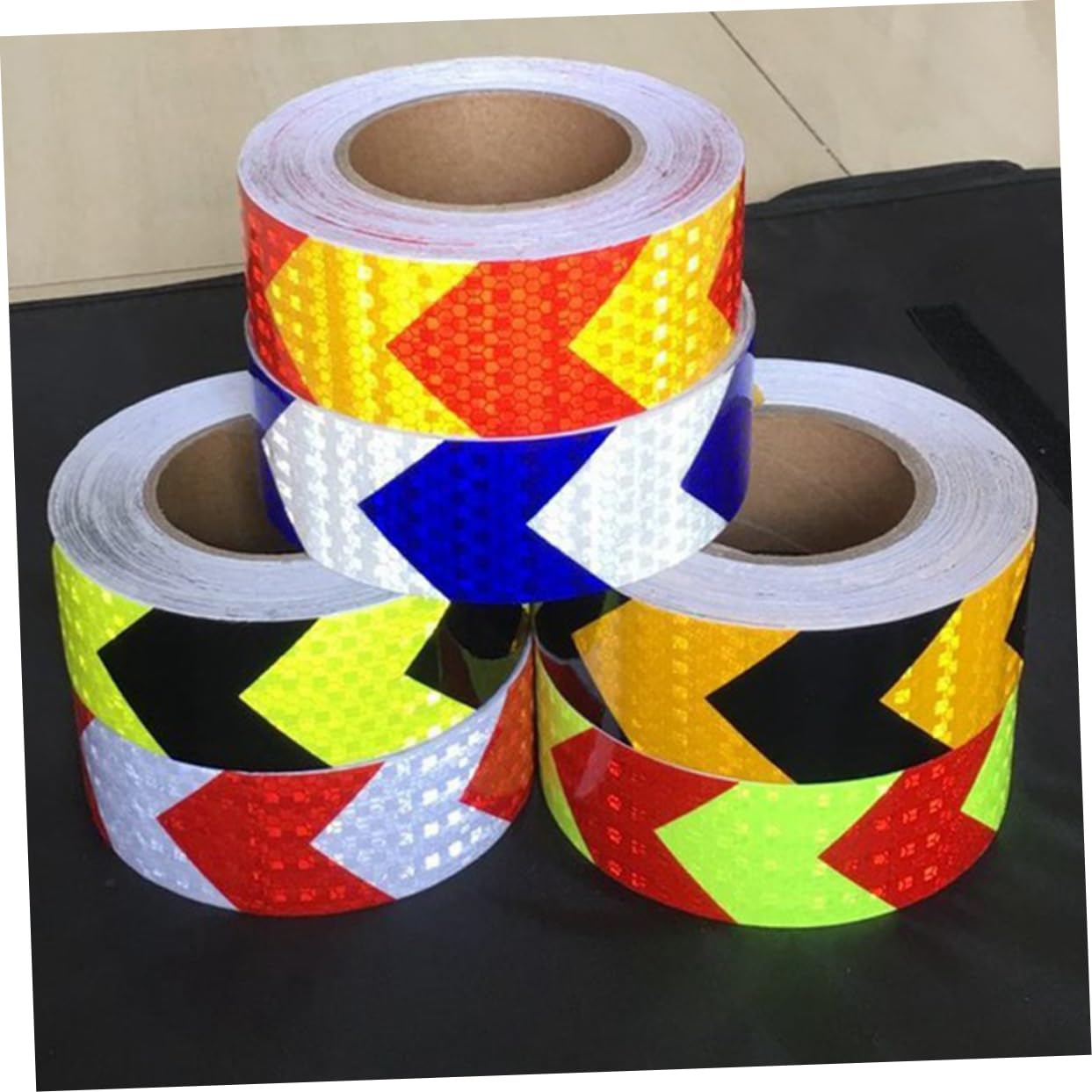 Cabilock Cinta Reflectante De Advertencia De Seguridad Flechas 5 Cm x 25 M, Fluorescente Negra y Amarilla, Cinta De Visibilidad De Flechas y Señal Reflectante Para Vehículos y Transporte