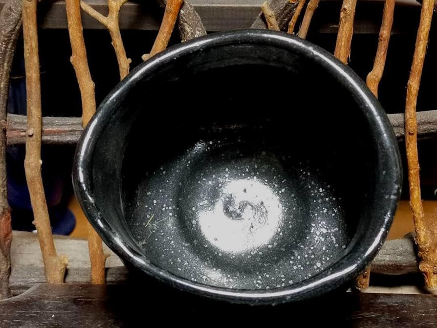 Amazon | とても古い 瀬戸黒 茶碗 引出黒 織部黒 骨董品 | ノー