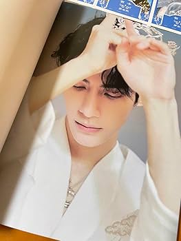 訳あり長月燼明　羅雲熙　個人64P写真集A4サイズ Amazon.co.jp: 訳あり長月燼明 羅雲熙 個人64P写真集A4サイズ