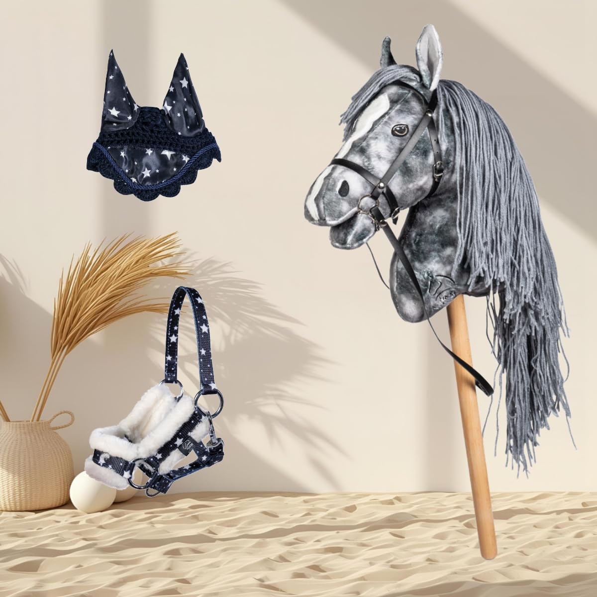 Holly & Claire HKM Hobby Horse „Clara“ – marmoriert grau | Set mit Halfter, Führstrick & Fliegenhaube Navy mit Sternen | Zubehör-Set für Steckenpferde Hobby-Horse-Fans