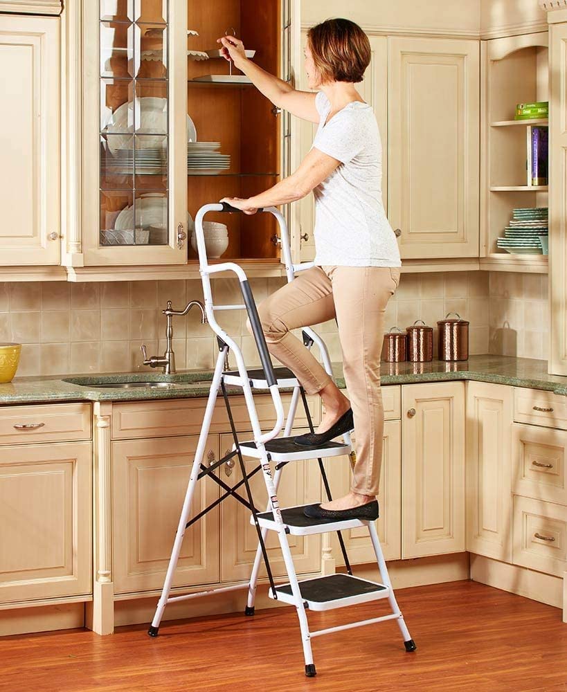 Escabeau de ménage avec main courante et tapis antidérapant - Pliable - Pour la maison, la cuisine, le jardin, le garage, l'entrepôt - 4 marches - Portable - Pliable et résistant