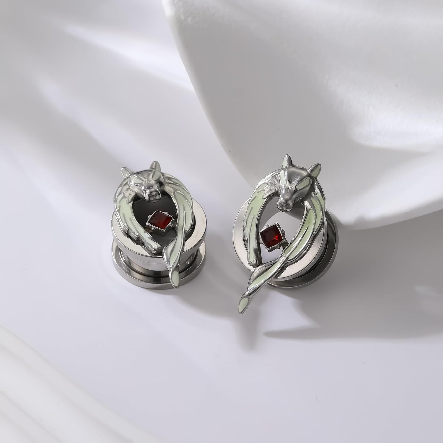 2PCS Wolf Head Ear Gauges Plugs, Glow-in-the-Dark Earrings Tunnels, Stainless Steel Body Piercing Jewelry | Ear Expander for Stretched Ear Lobe