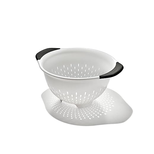 OXO Good Grips 3 QT Plastic Colander